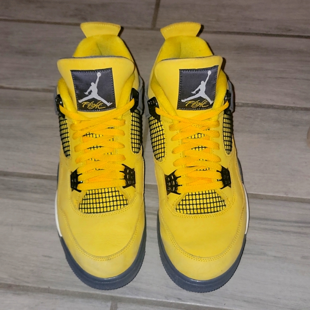 Air Jordan IV Retro - Flight in yellow, gray and black